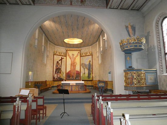 https://mdw-travel-data-us-east-1.s3.amazonaws.com/img/country/Norway/Hamar-Domkirke/img_02.jpg
