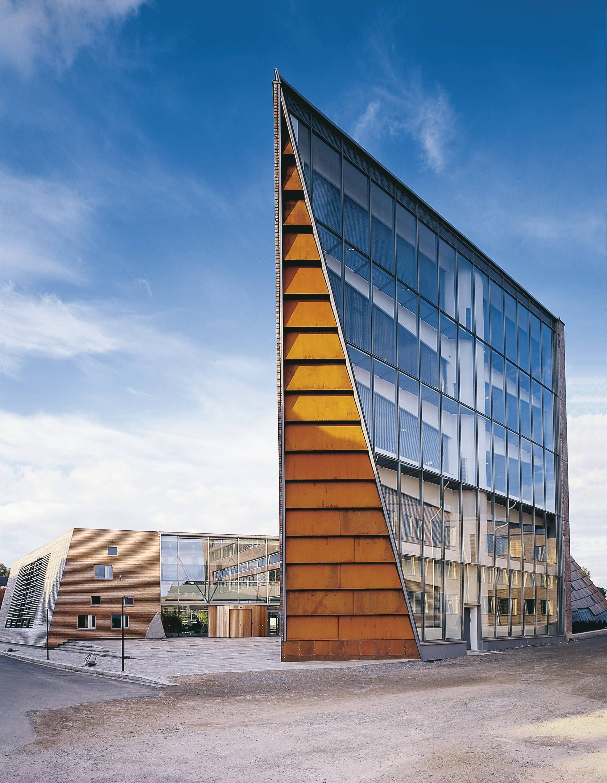 https://mdw-travel-data-us-east-1.s3.amazonaws.com/img/country/Norway/Hamar-Theatre/img_01.jpg