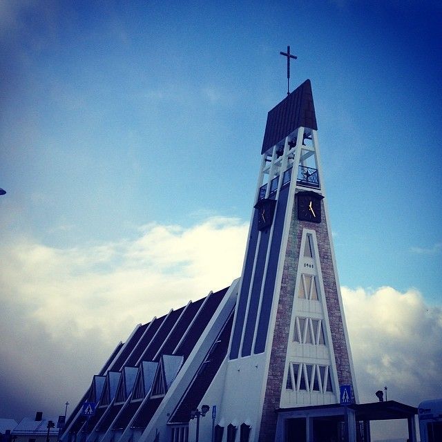 https://mdw-travel-data-us-east-1.s3.amazonaws.com/img/country/Norway/Hammerfest-Church/img_01.jpg