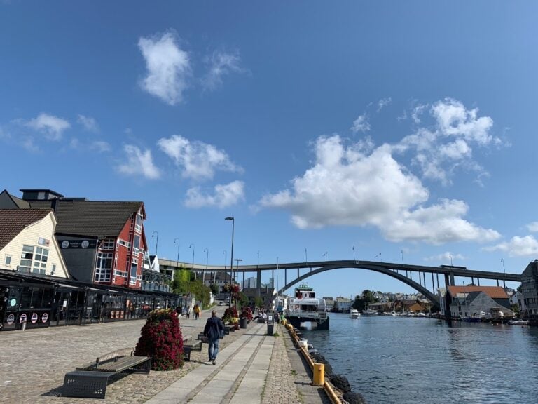 https://mdw-travel-data-us-east-1.s3.amazonaws.com/img/country/Norway/Haugesund-Cathedral/img_01.jpg