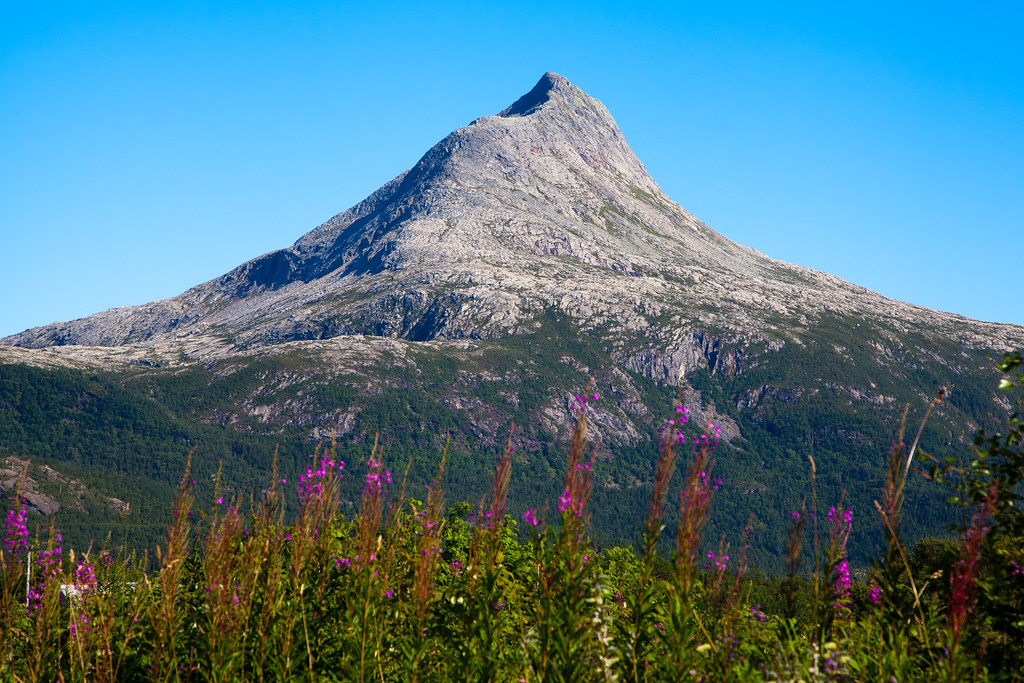 https://mdw-travel-data-us-east-1.s3.amazonaws.com/img/country/Norway/Heilhornet/img_01.jpg
