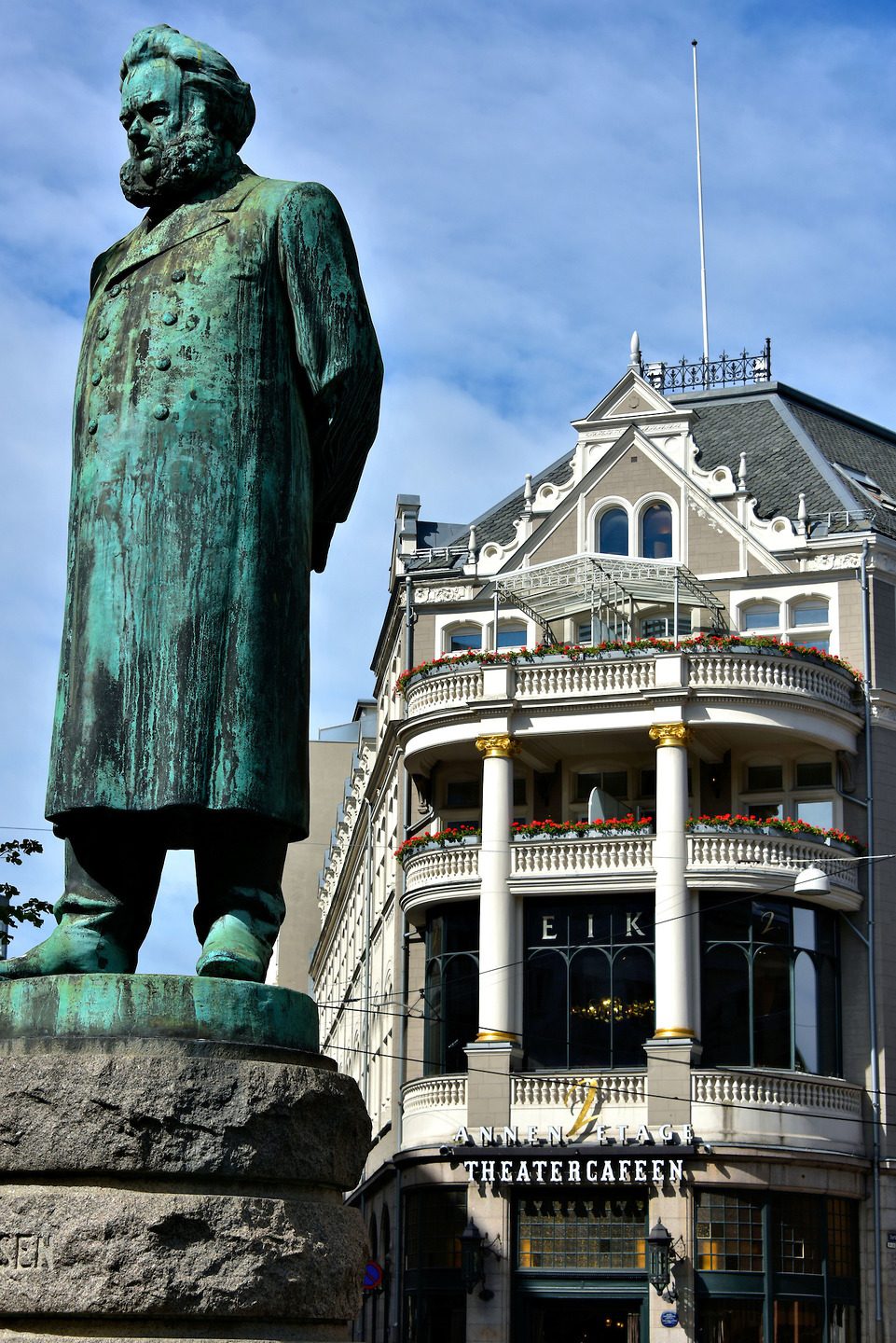 https://mdw-travel-data-us-east-1.s3.amazonaws.com/img/country/Norway/Henrik-&-Suzannah-Ibsen-Gravesite/img_03.jpg