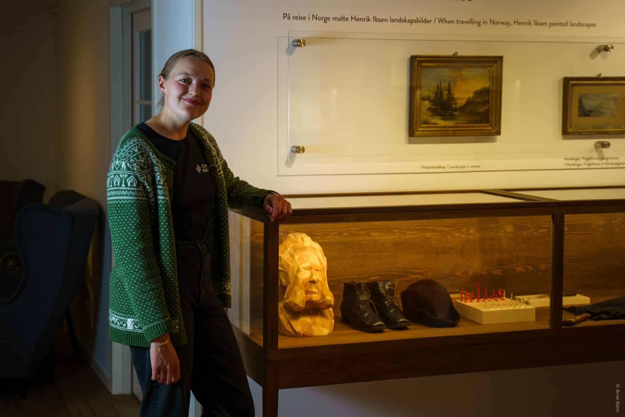https://mdw-travel-data-us-east-1.s3.amazonaws.com/img/country/Norway/Henrik-Ibsen-Museum--Venstop-/img_02.jpg