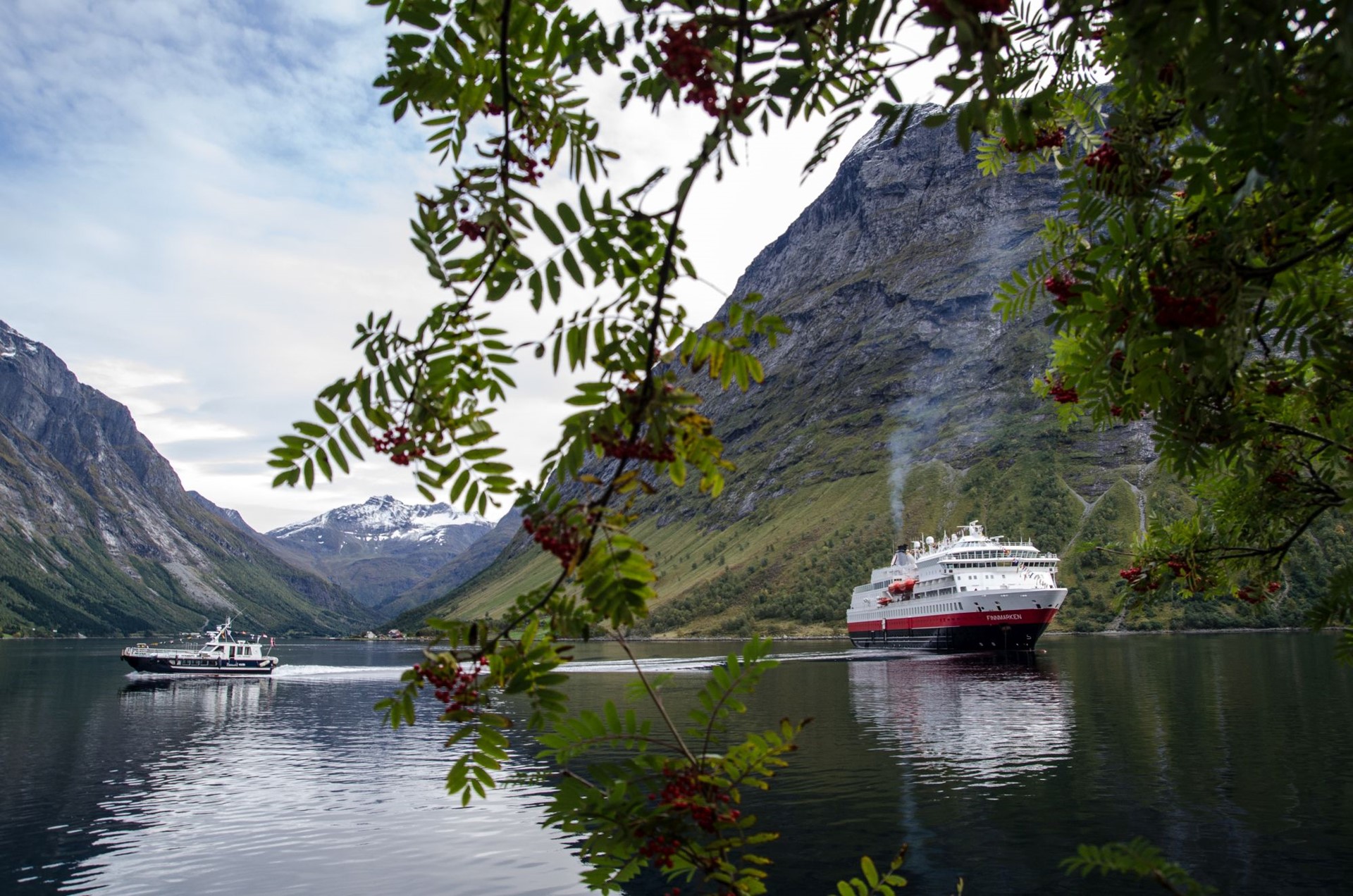 https://mdw-travel-data-us-east-1.s3.amazonaws.com/img/country/Norway/Hjorundfjord/img_04.jpg