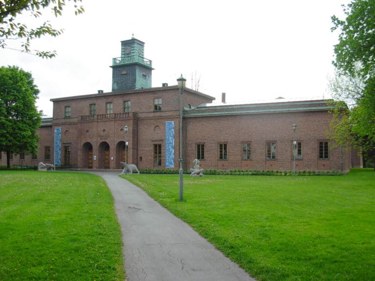 https://mdw-travel-data-us-east-1.s3.amazonaws.com/img/country/Norway/Ibsenhuset/img_02.jpg