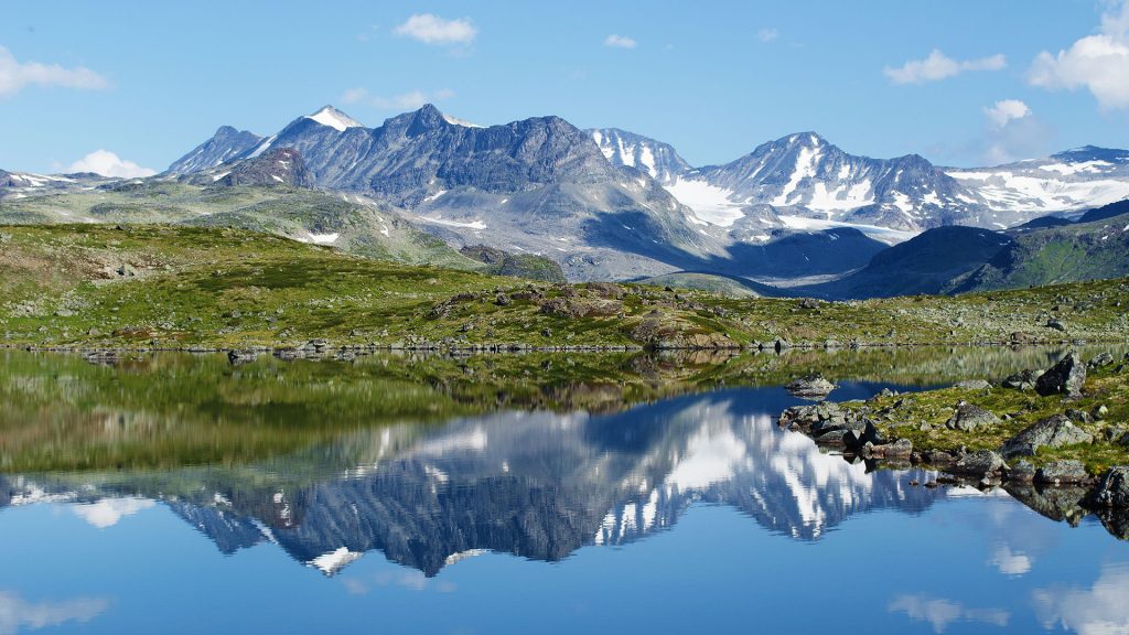 https://mdw-travel-data-us-east-1.s3.amazonaws.com/img/country/Norway/Jotunheimen-National-Park/img_03.jpg