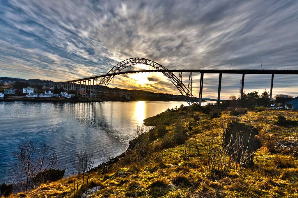https://mdw-travel-data-us-east-1.s3.amazonaws.com/img/country/Norway/Karmsund-Bridge/img_01.jpg