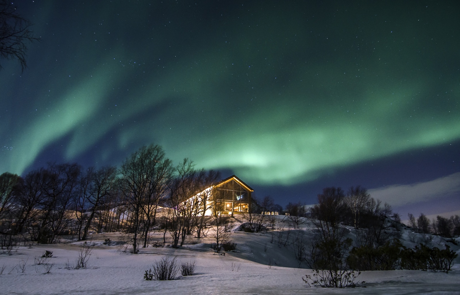 https://mdw-travel-data-us-east-1.s3.amazonaws.com/img/country/Norway/Kirkenes-Snow-Hotel/img_01.jpg