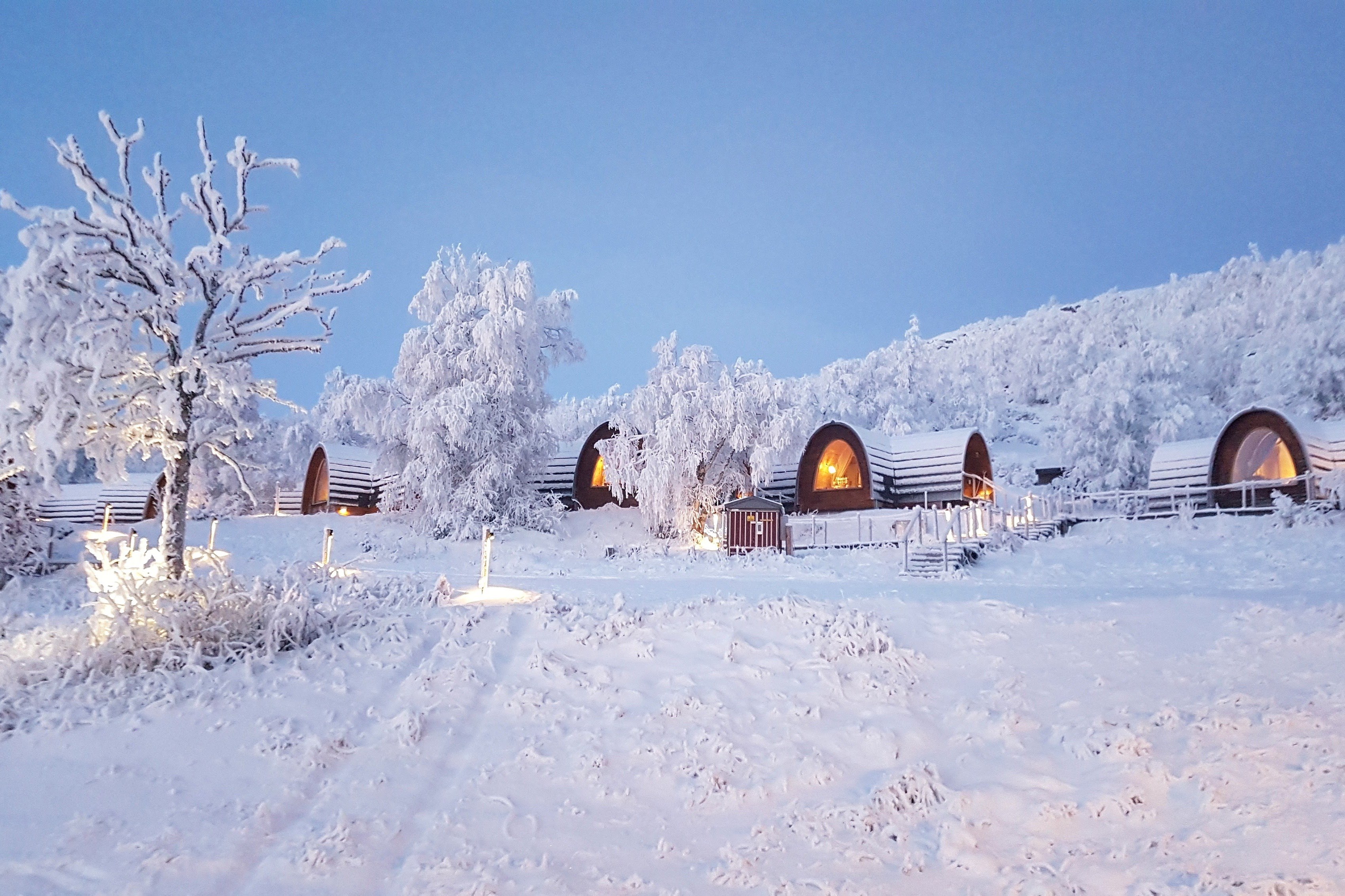 https://mdw-travel-data-us-east-1.s3.amazonaws.com/img/country/Norway/Kirkenes-Snow-Hotel/img_03.jpg