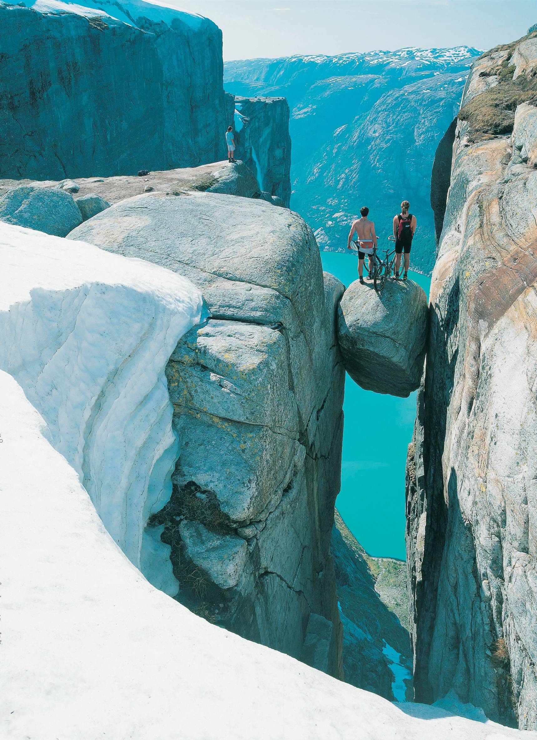https://mdw-travel-data-us-east-1.s3.amazonaws.com/img/country/Norway/Kjerag/img_03.jpg