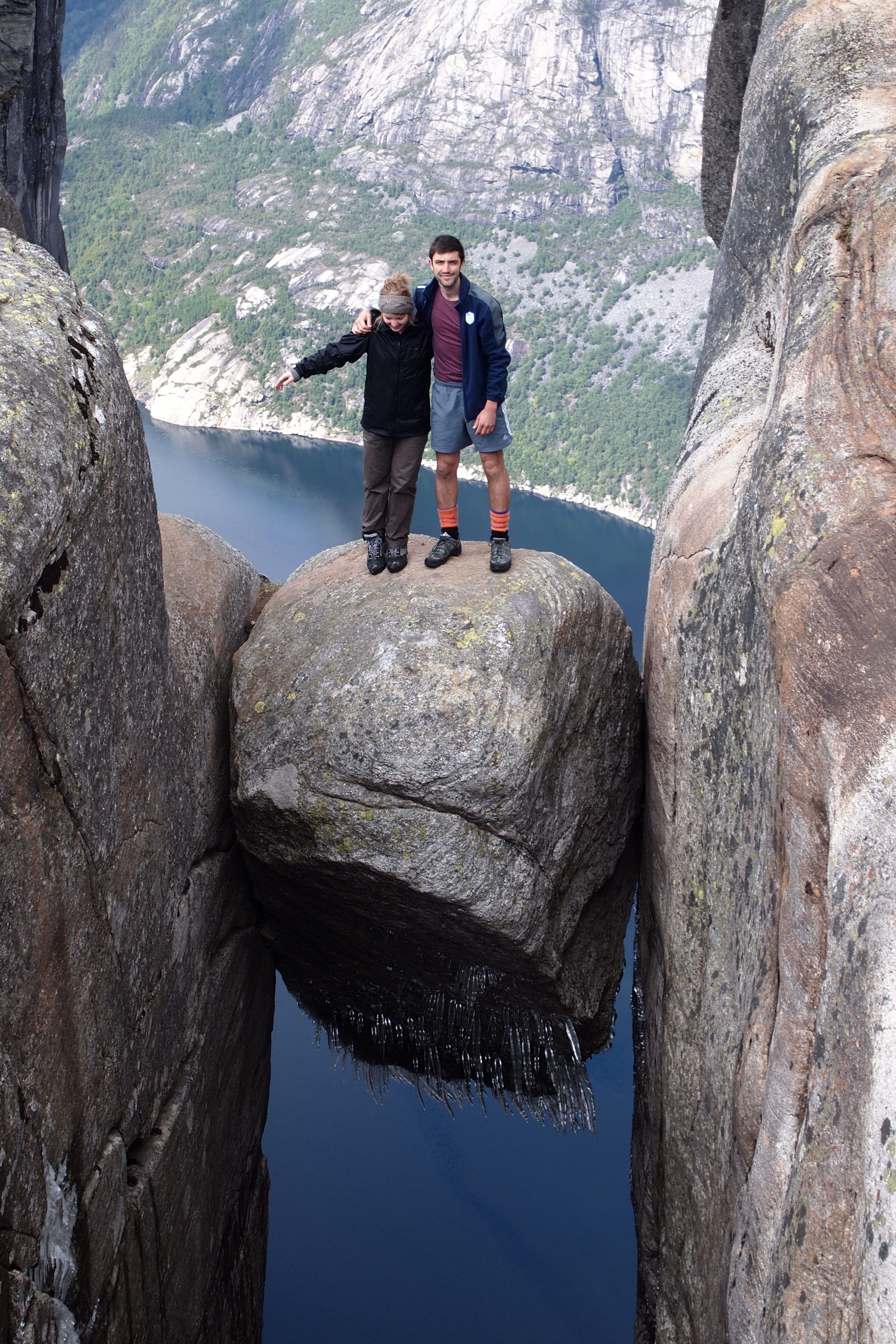 https://mdw-travel-data-us-east-1.s3.amazonaws.com/img/country/Norway/Kjeragbolten/img_02.jpg