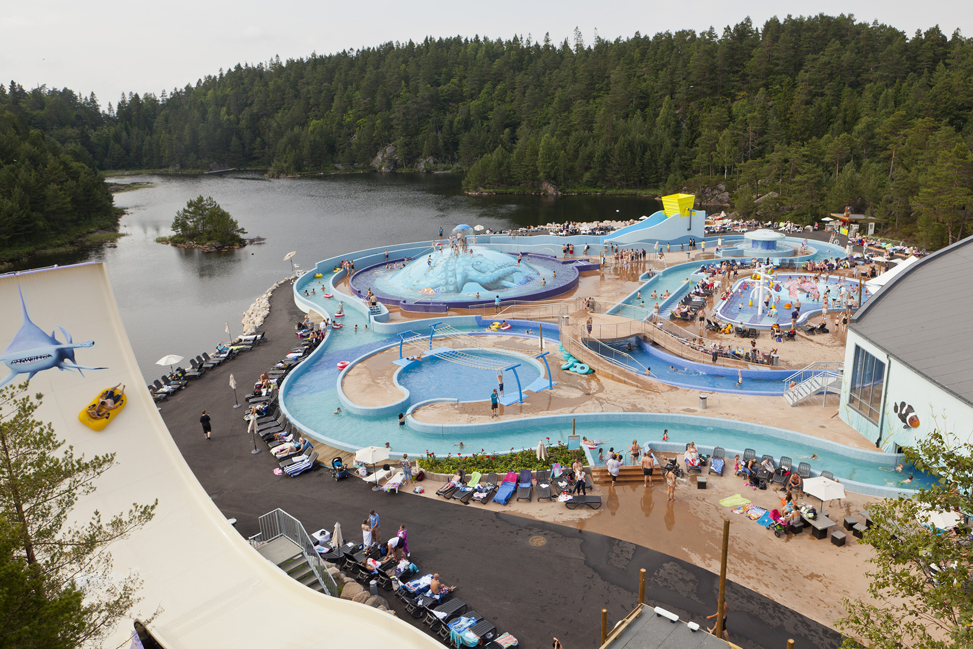 https://mdw-travel-data-us-east-1.s3.amazonaws.com/img/country/Norway/Kristiansand-Zoo-and-Amusement-Park/img_00.jpg