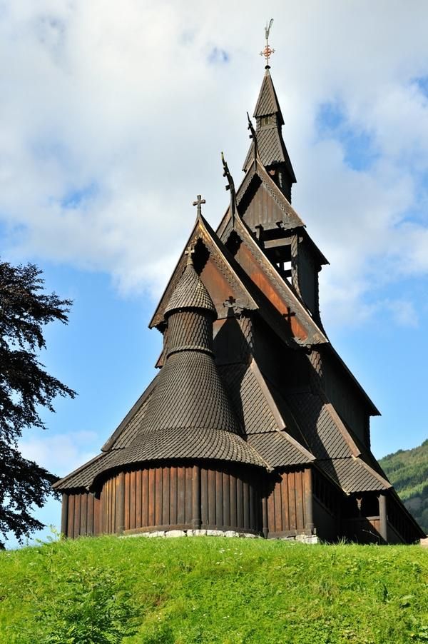 https://mdw-travel-data-us-east-1.s3.amazonaws.com/img/country/Norway/Kvernes-Stave-Church/img_03.jpg