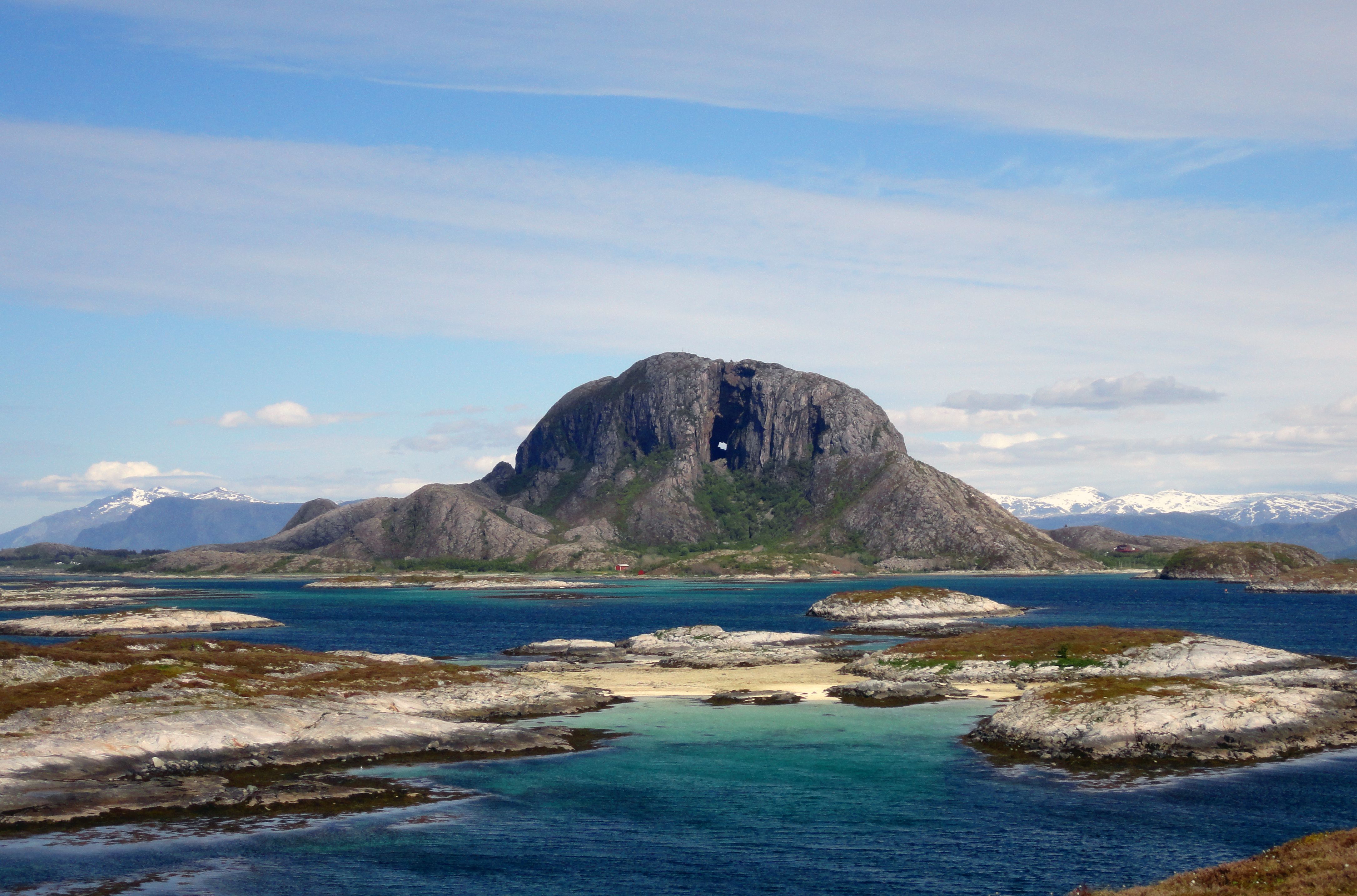 https://mdw-travel-data-us-east-1.s3.amazonaws.com/img/country/Norway/Kystriksveien/img_03.jpg