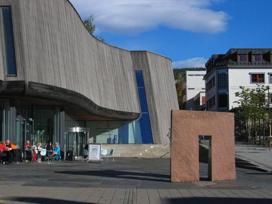 https://mdw-travel-data-us-east-1.s3.amazonaws.com/img/country/Norway/Lillehammer-Art-Museum/img_00.jpg