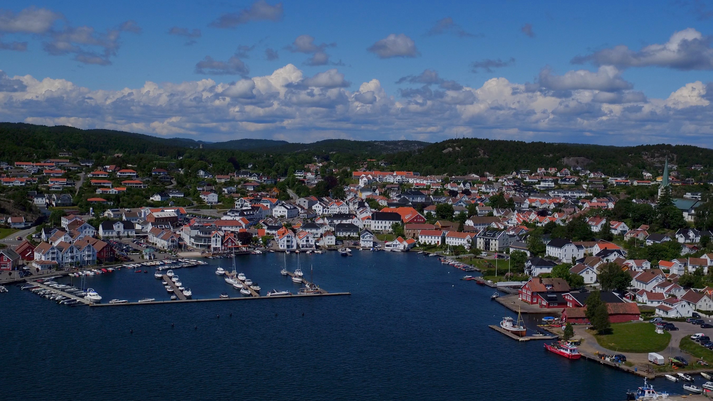 https://mdw-travel-data-us-east-1.s3.amazonaws.com/img/country/Norway/Lillesand-Town-Center/img_02.jpg
