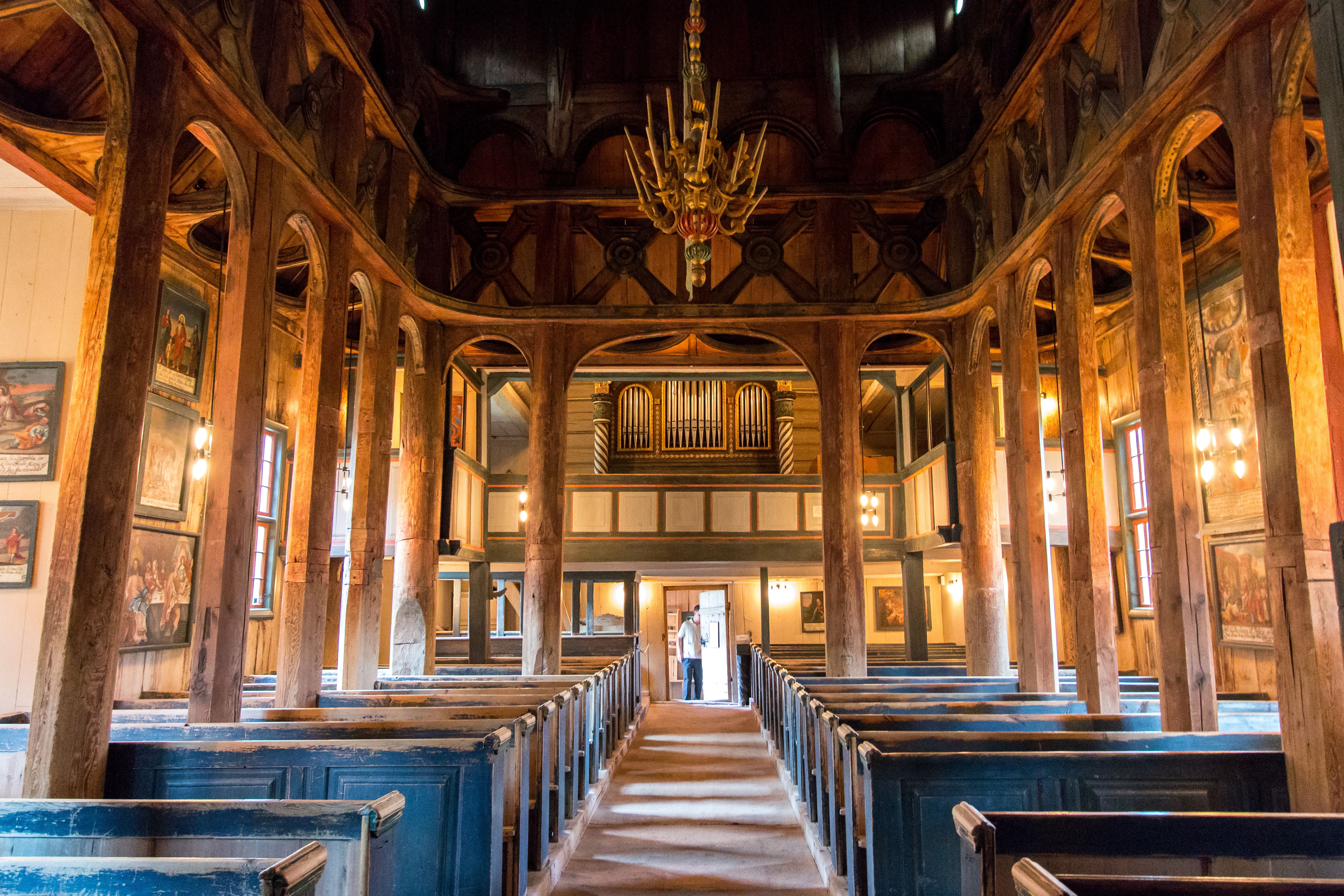 https://mdw-travel-data-us-east-1.s3.amazonaws.com/img/country/Norway/Lom-Stave-Church/img_01.jpg