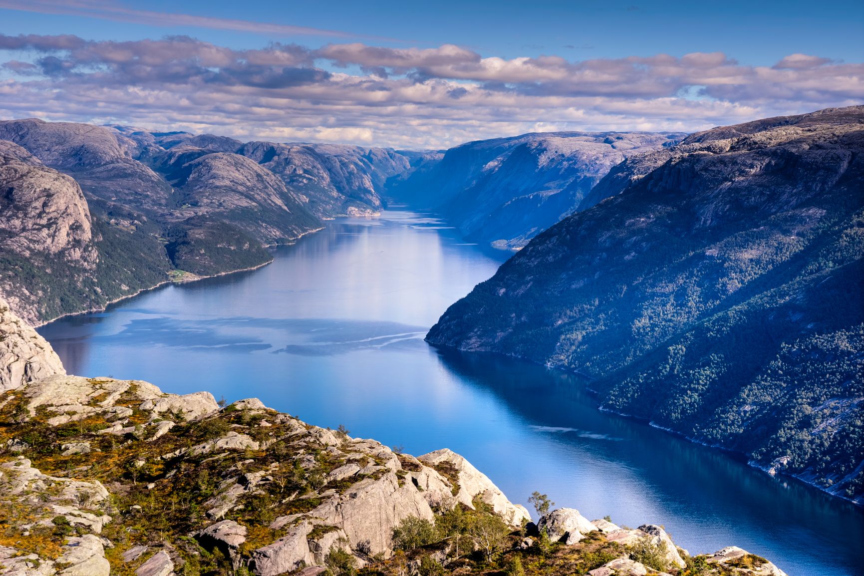 https://mdw-travel-data-us-east-1.s3.amazonaws.com/img/country/Norway/Lysefjord/img_01.jpg