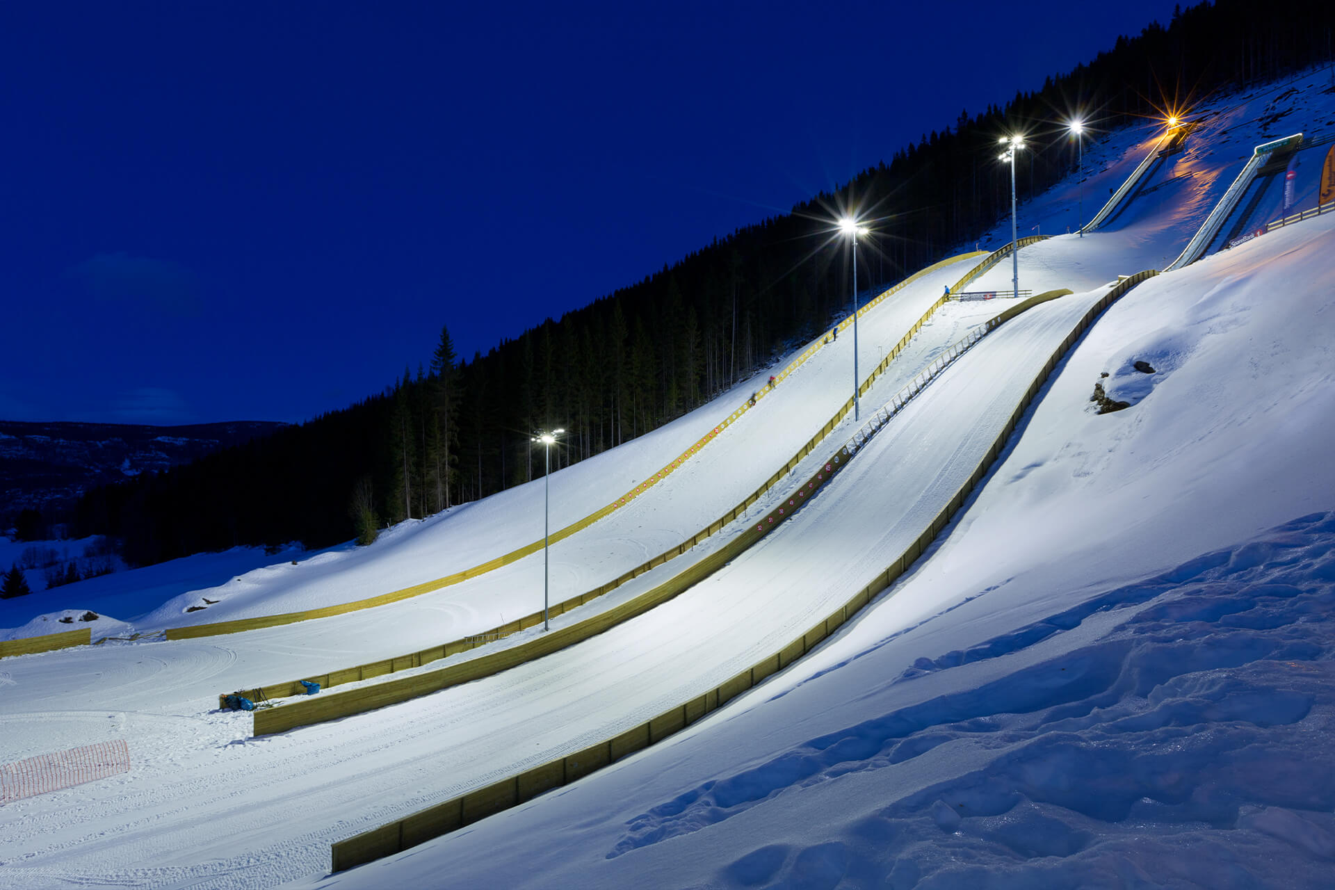 https://mdw-travel-data-us-east-1.s3.amazonaws.com/img/country/Norway/Lysgardsbakkene-Ski-Jumping-Arena/img_01.jpg