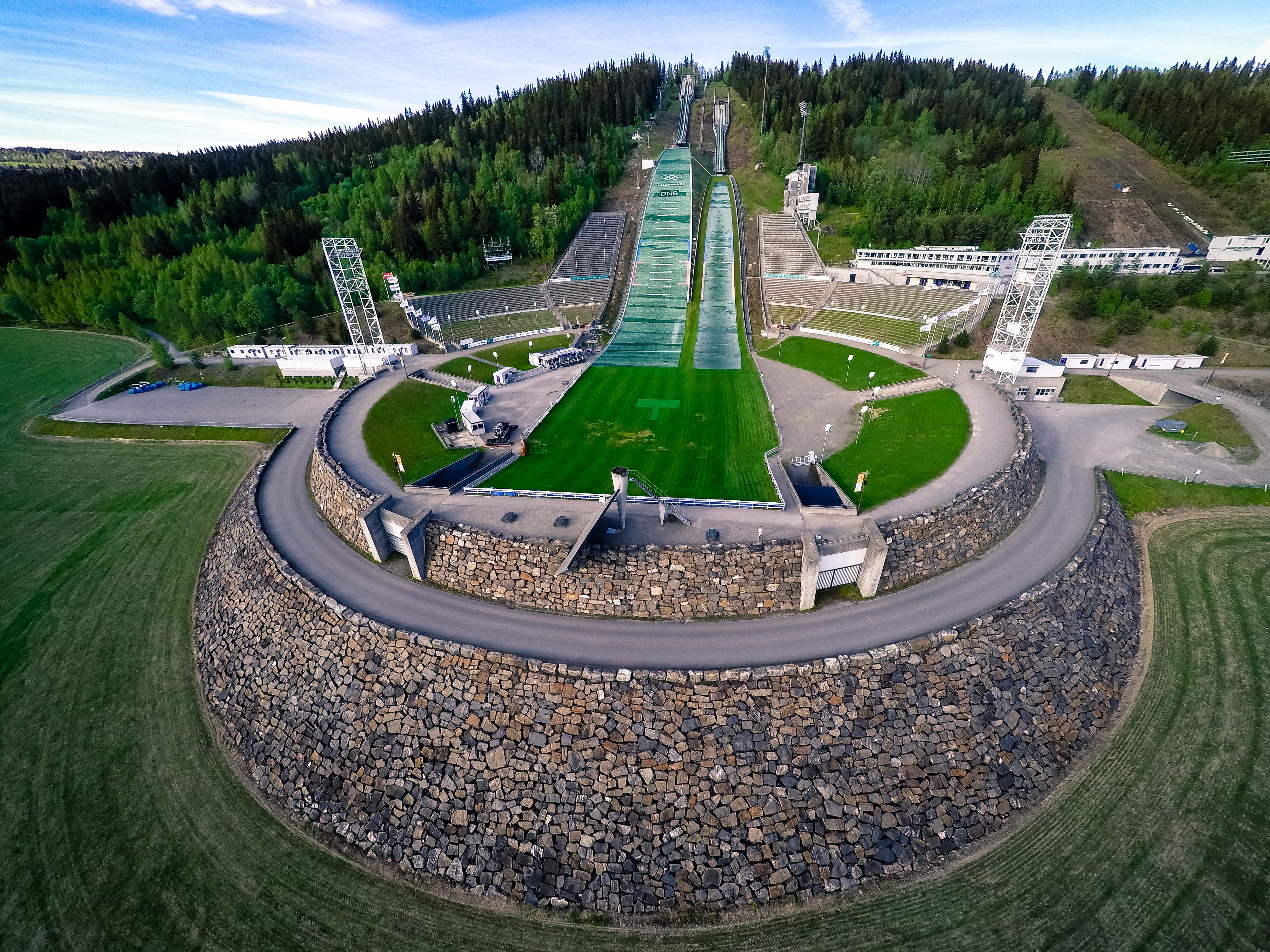 https://mdw-travel-data-us-east-1.s3.amazonaws.com/img/country/Norway/Lysgardsbakkene-Ski-Jumping-Arena/img_03.jpg