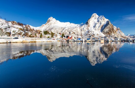 https://mdw-travel-data-us-east-1.s3.amazonaws.com/img/country/Norway/Magic-Ice-Lofoten/img_00.jpg
