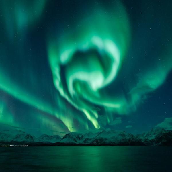 https://mdw-travel-data-us-east-1.s3.amazonaws.com/img/country/Norway/Magic-Mountain-Lodge/img_01.jpg