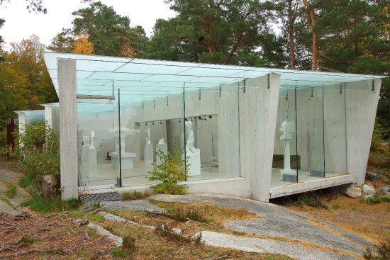 https://mdw-travel-data-us-east-1.s3.amazonaws.com/img/country/Norway/Midtasen-Sculpture-Park/img_01.jpg