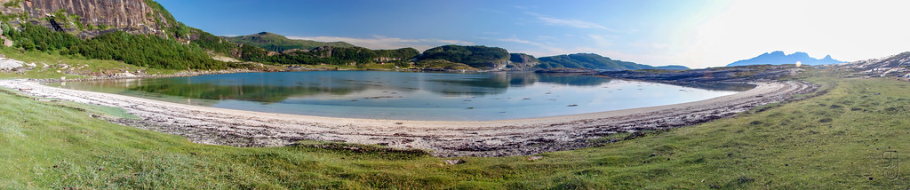 https://mdw-travel-data-us-east-1.s3.amazonaws.com/img/country/Norway/Mjelle-Beach/img_02.jpg