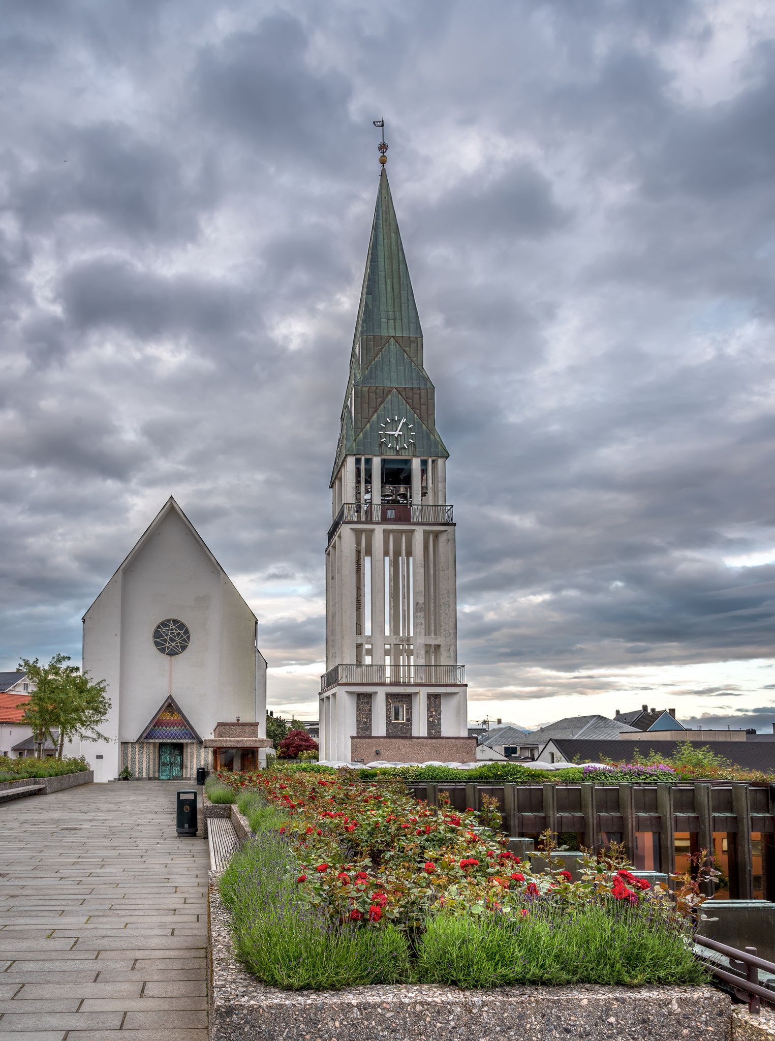 https://mdw-travel-data-us-east-1.s3.amazonaws.com/img/country/Norway/Molde-Cathedral/img_00.jpg