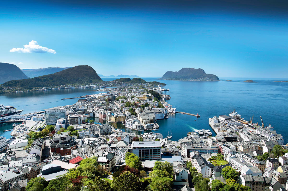 https://mdw-travel-data-us-east-1.s3.amazonaws.com/img/country/Norway/Mount-Aksla/img_01.jpg