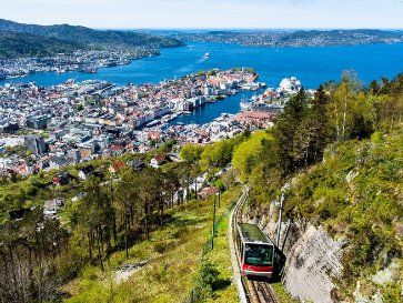 https://mdw-travel-data-us-east-1.s3.amazonaws.com/img/country/Norway/Mount-Floyen/img_03.jpg