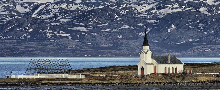 https://mdw-travel-data-us-east-1.s3.amazonaws.com/img/country/Norway/Nesseby-Church/img_02.jpg