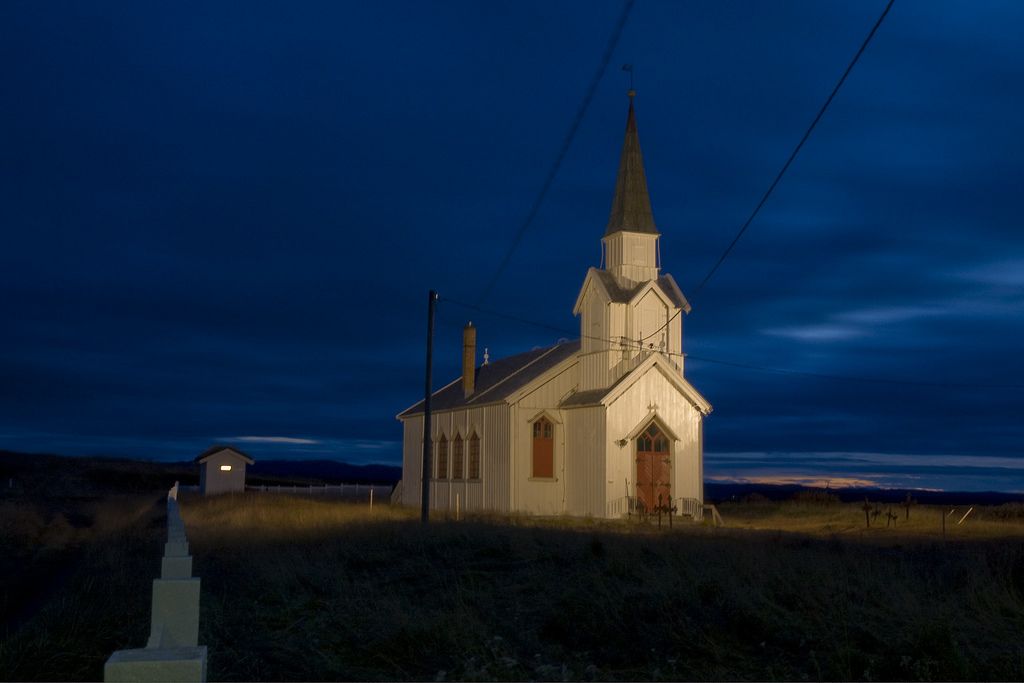 https://mdw-travel-data-us-east-1.s3.amazonaws.com/img/country/Norway/Nesseby-Church/img_03.jpg