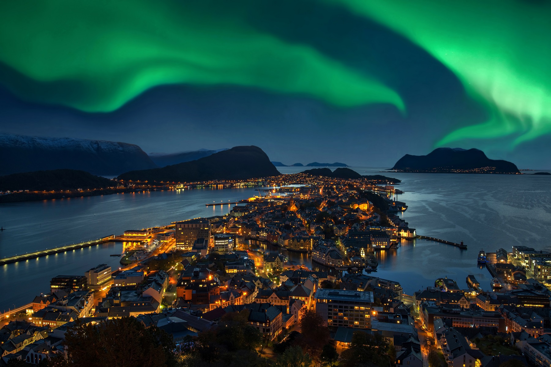 https://mdw-travel-data-us-east-1.s3.amazonaws.com/img/country/Norway/Nordic-Explorers/img_02.jpg