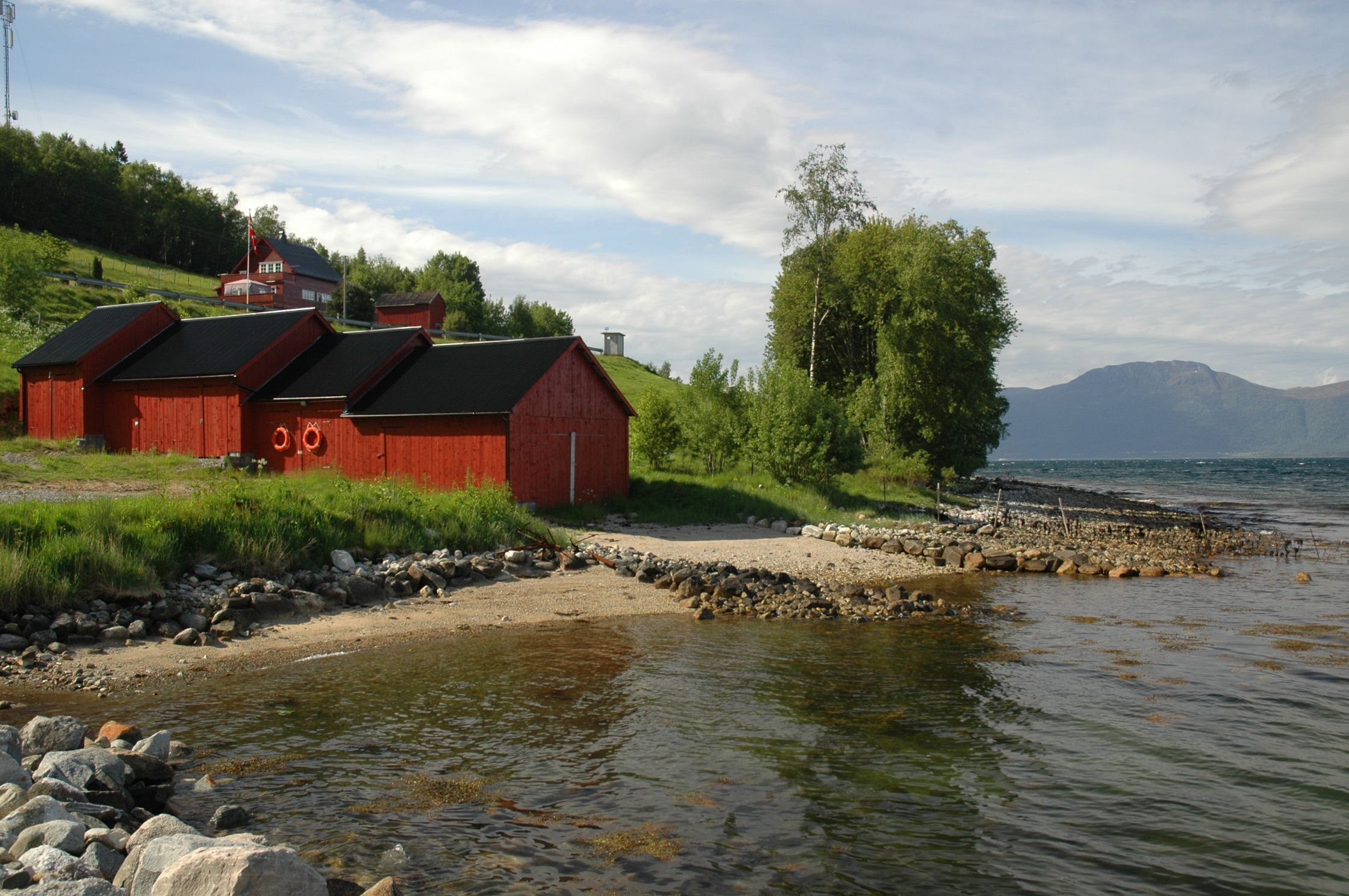https://mdw-travel-data-us-east-1.s3.amazonaws.com/img/country/Norway/Odd-Boathouse/img_01.jpg