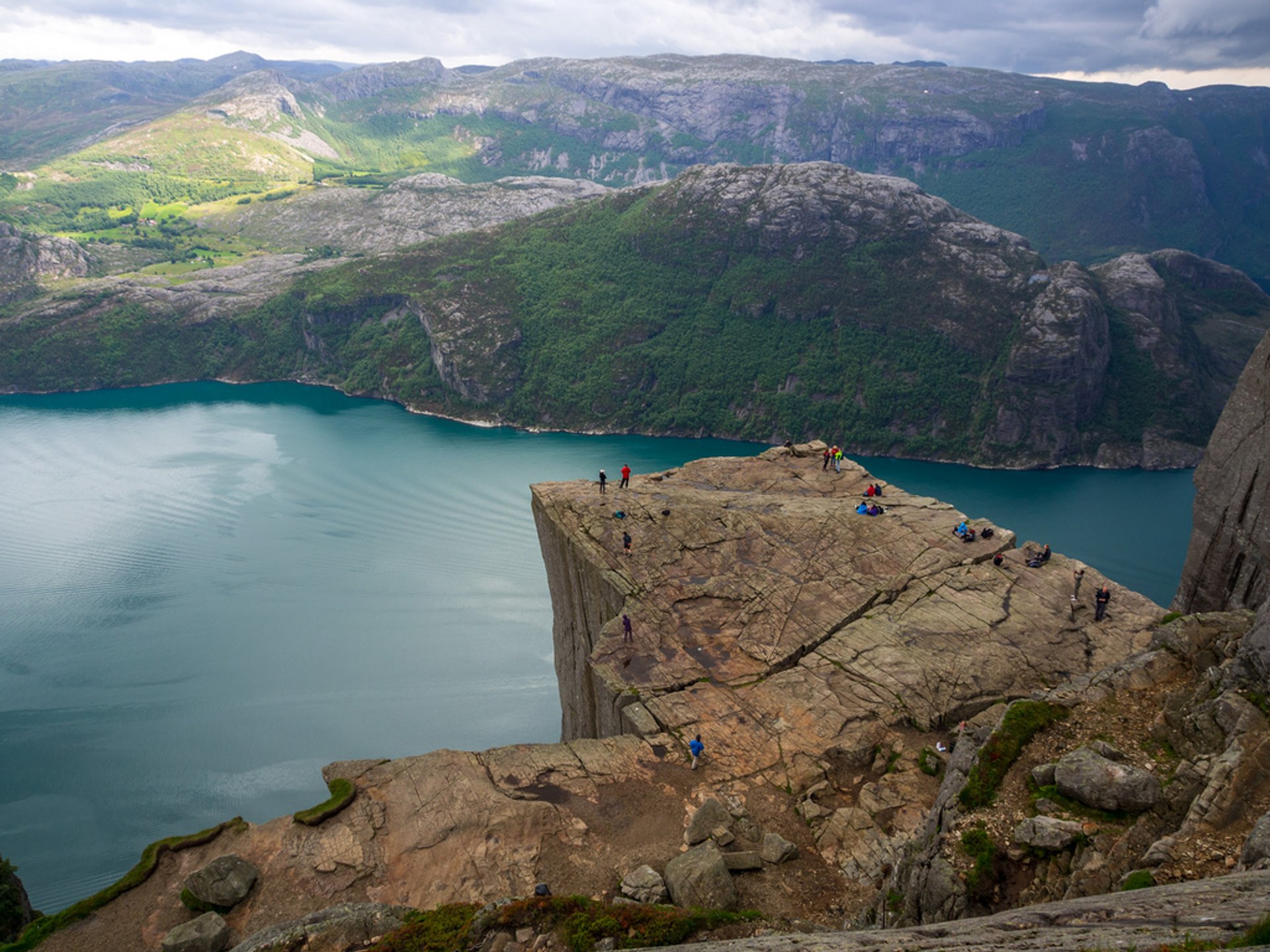https://mdw-travel-data-us-east-1.s3.amazonaws.com/img/country/Norway/Preikestolen/img_02.jpg