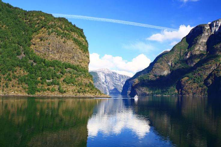 https://mdw-travel-data-us-east-1.s3.amazonaws.com/img/country/Norway/Rauma-Railway/img_05.jpg