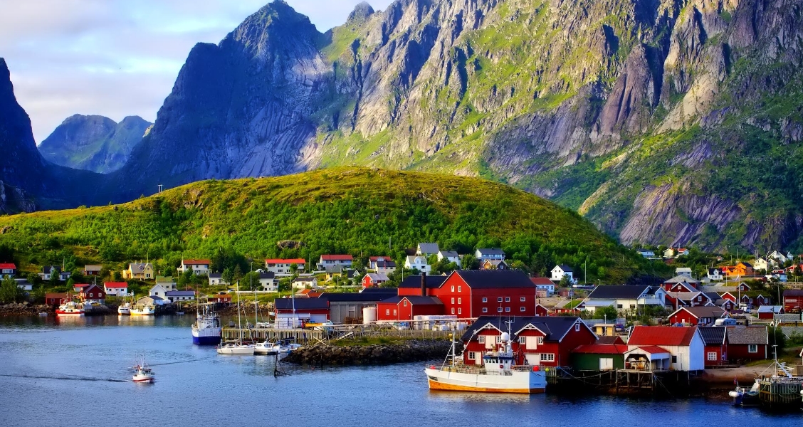 https://mdw-travel-data-us-east-1.s3.amazonaws.com/img/country/Norway/Ringshaugstranda-Beach/img_01.jpg