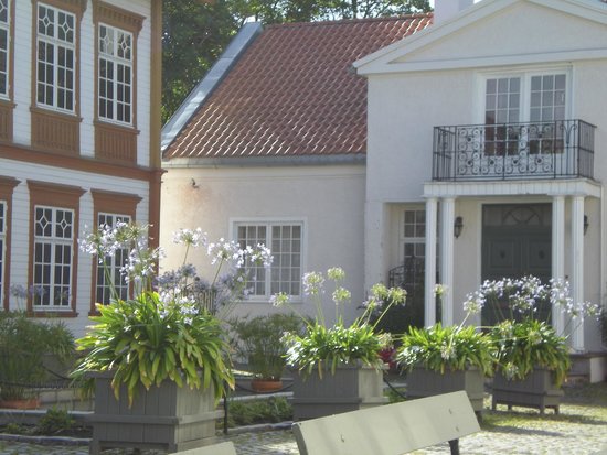 https://mdw-travel-data-us-east-1.s3.amazonaws.com/img/country/Norway/Ringve-Botanical-Gardens/img_01.jpg