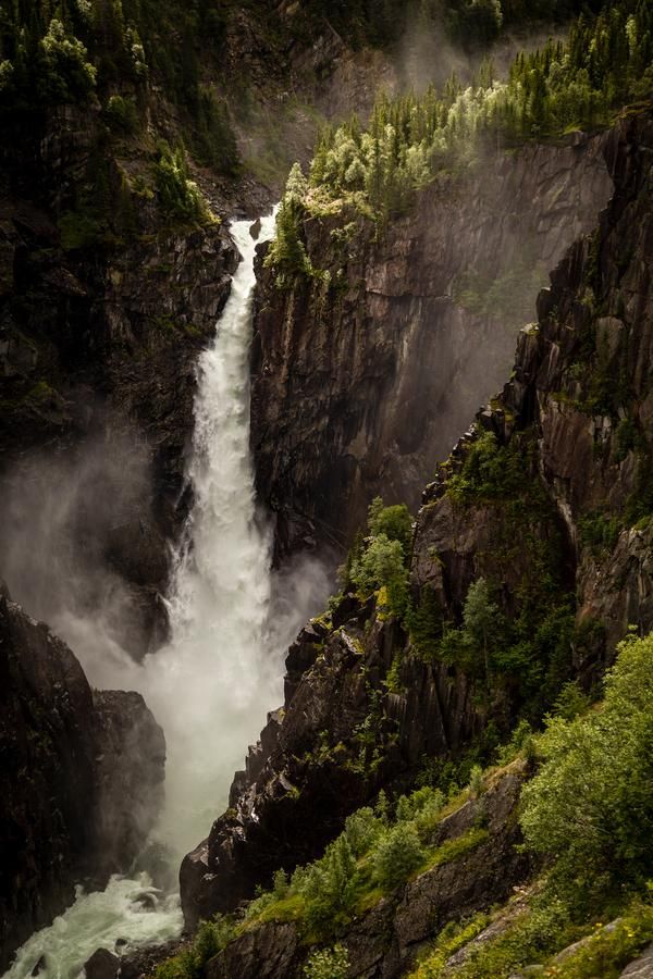https://mdw-travel-data-us-east-1.s3.amazonaws.com/img/country/Norway/Rjukanfossen-Waterfall/img_01.jpg