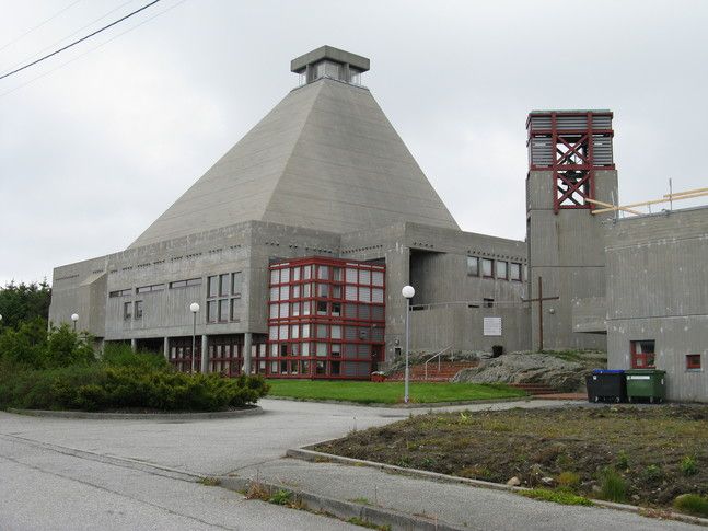 https://mdw-travel-data-us-east-1.s3.amazonaws.com/img/country/Norway/Rossabo-Church/img_01.jpg