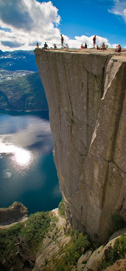 https://mdw-travel-data-us-east-1.s3.amazonaws.com/img/country/Norway/Ryfylke/img_02.jpg