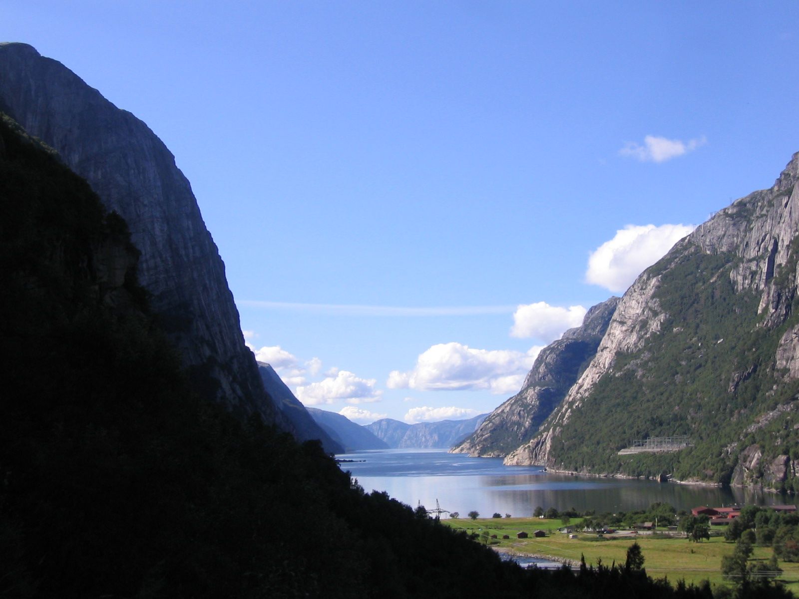 https://mdw-travel-data-us-east-1.s3.amazonaws.com/img/country/Norway/Ryfylke/img_03.jpg