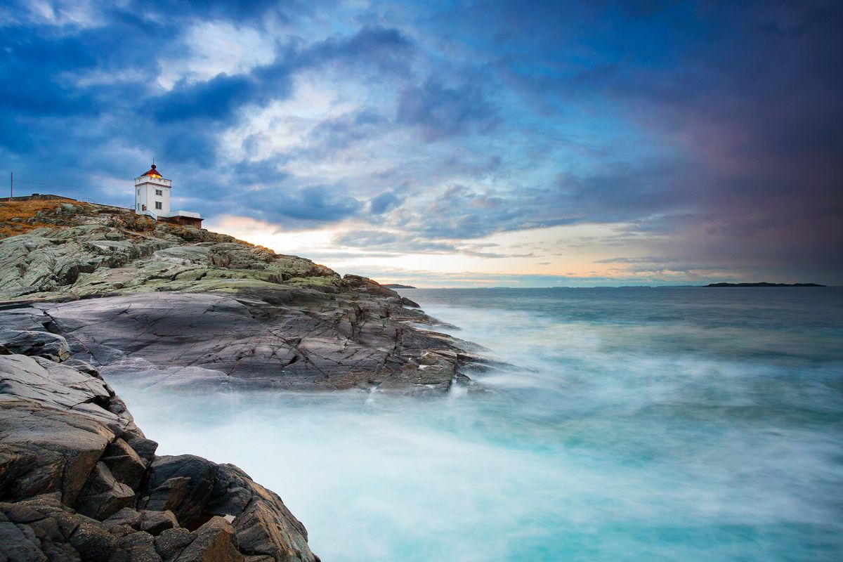 https://mdw-travel-data-us-east-1.s3.amazonaws.com/img/country/Norway/Ryvarden-Lighthouse/img_01.jpg