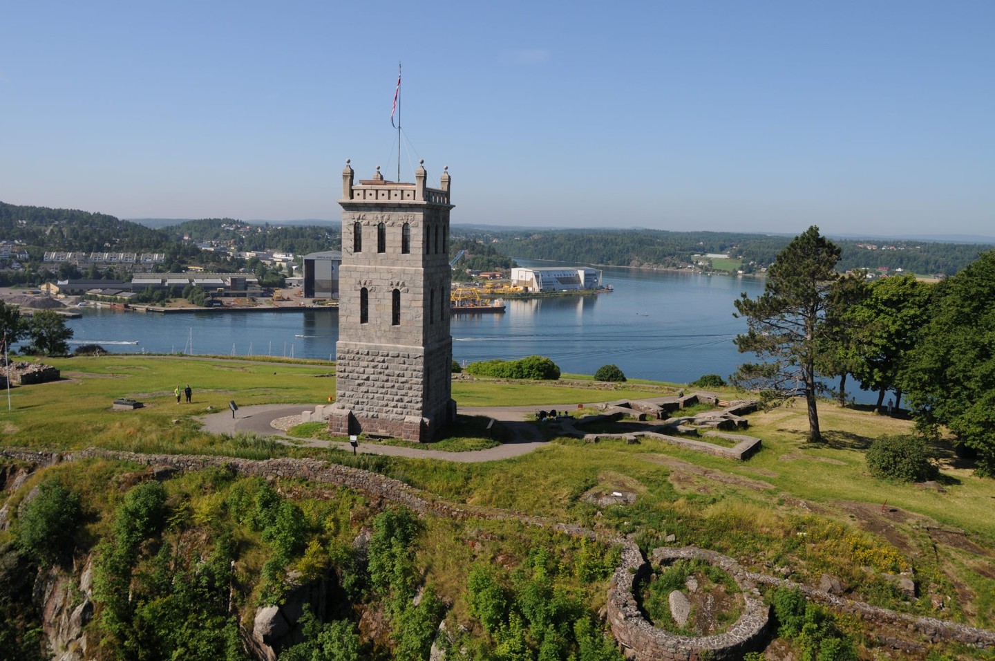 https://mdw-travel-data-us-east-1.s3.amazonaws.com/img/country/Norway/Slottsfjell-Tower/img_00.jpg