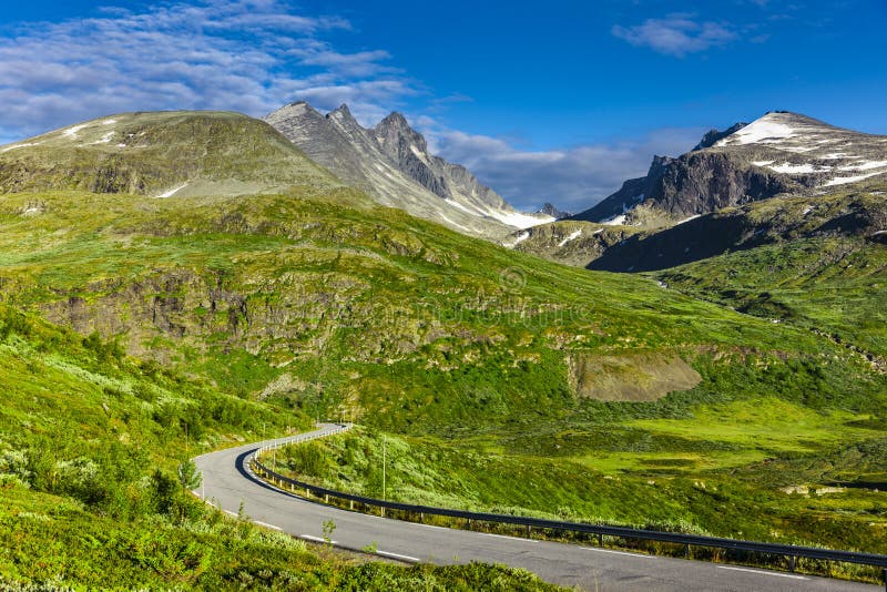 https://mdw-travel-data-us-east-1.s3.amazonaws.com/img/country/Norway/Sognefjell-Road/img_01.jpg