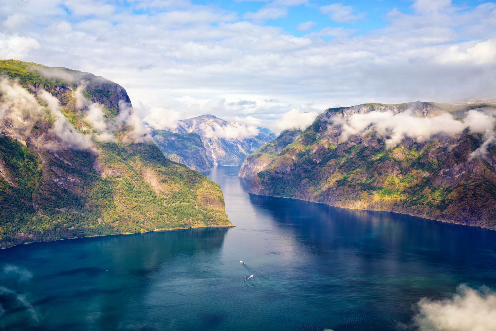 https://mdw-travel-data-us-east-1.s3.amazonaws.com/img/country/Norway/Sognefjord/img_02.jpg