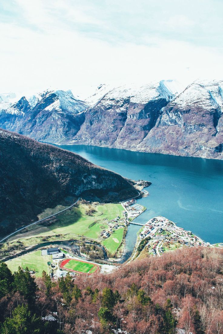 https://mdw-travel-data-us-east-1.s3.amazonaws.com/img/country/Norway/Sognefjord/img_03.jpg