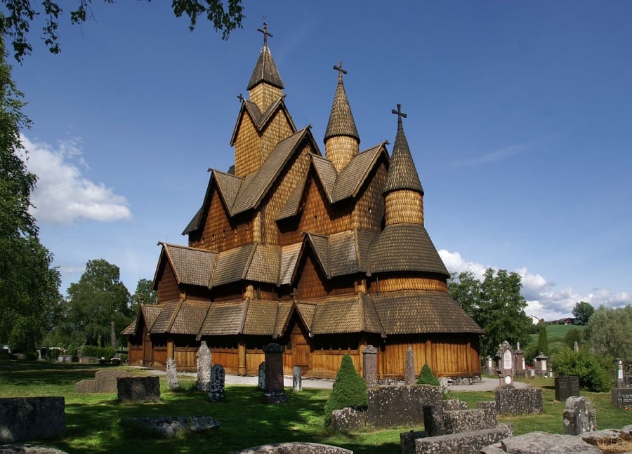 https://mdw-travel-data-us-east-1.s3.amazonaws.com/img/country/Norway/Stava-Church/img_01.jpg
