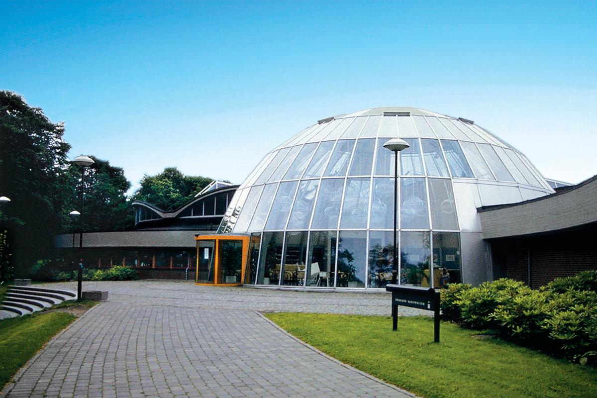 https://mdw-travel-data-us-east-1.s3.amazonaws.com/img/country/Norway/Stavanger-Art-Museum/img_00.jpg